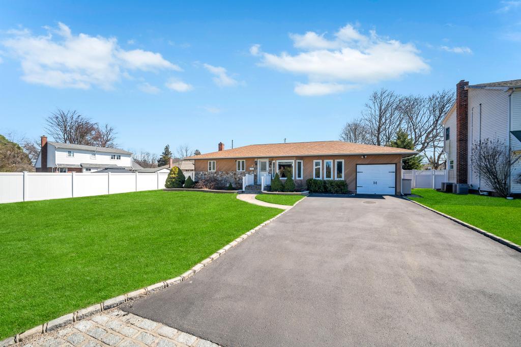 9 Ruth Boulevard, Commack, New York image 34