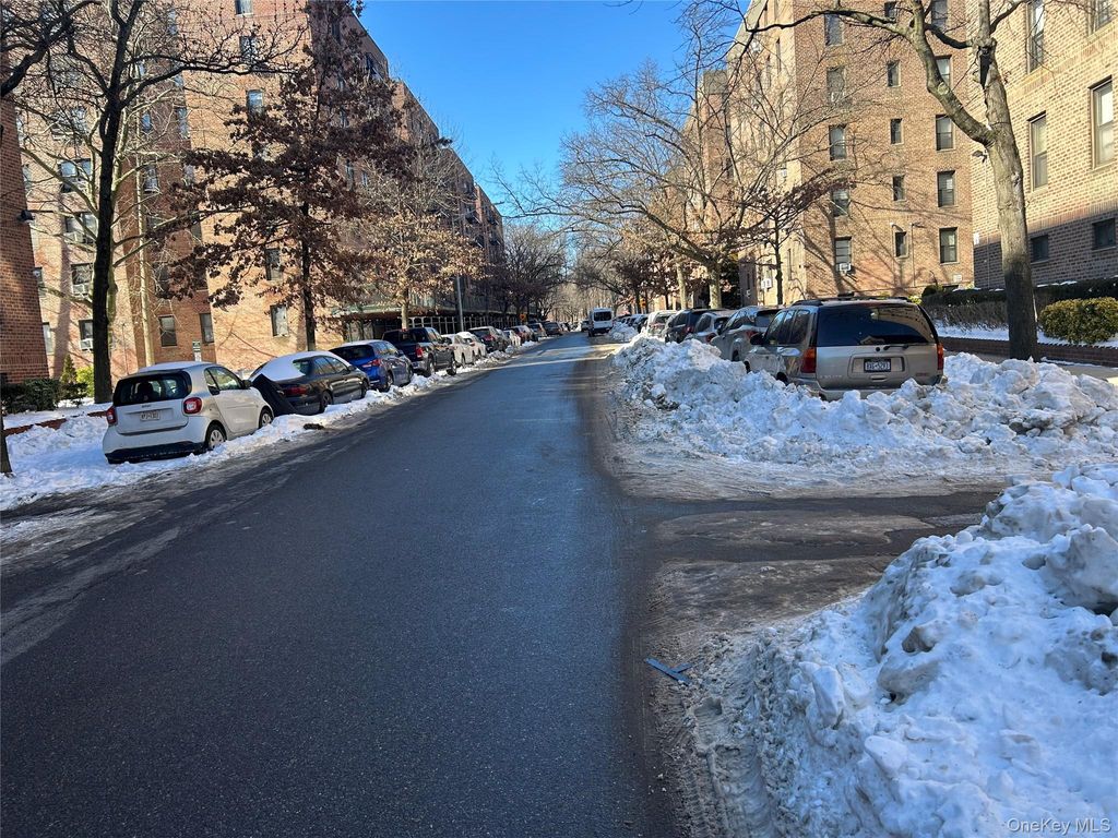 Photo of 83-20 98 Street #5J, Woodhaven, NY 11421 (MLS # 957513)