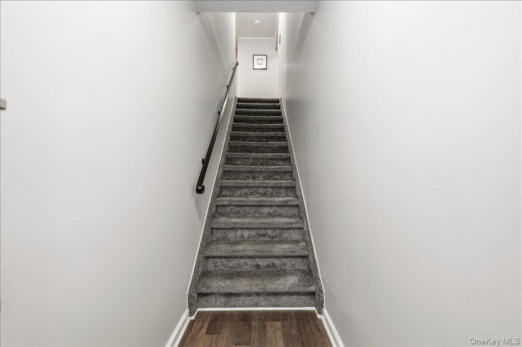 Photo of 175 Main Avenue #158, Wheatley Heights, NY 11798 (MLS # 985997)