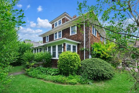 Homes For Sale - 1025 9th Street<br/> Greenport, NY 11944