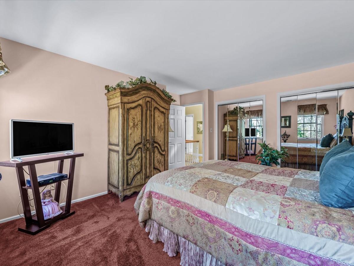 18 Jefferson Landing Circle, Port Jefferson, New York image 26