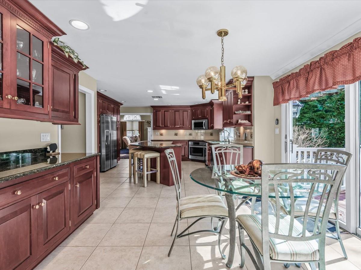 18 Jefferson Landing Circle, Port Jefferson, New York image 15