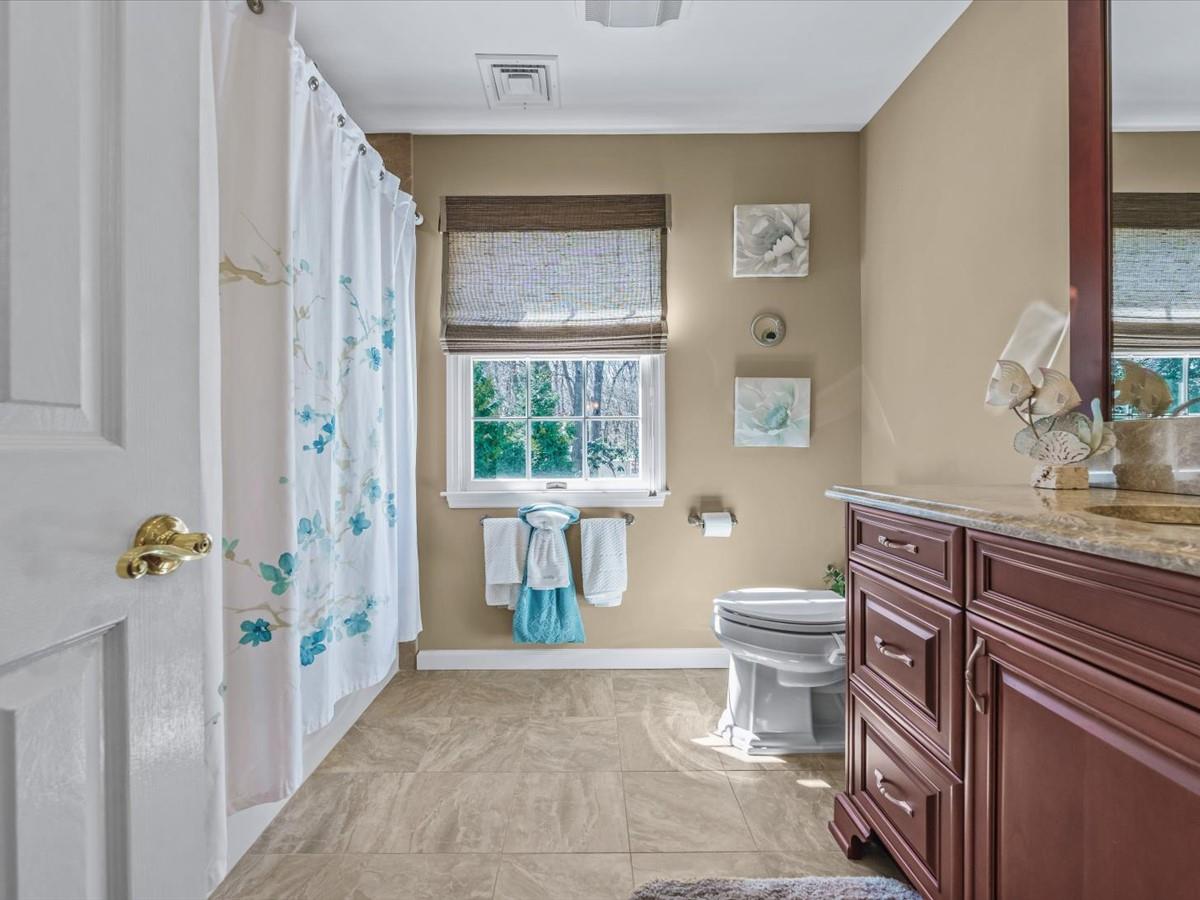 18 Jefferson Landing Circle, Port Jefferson, New York image 27
