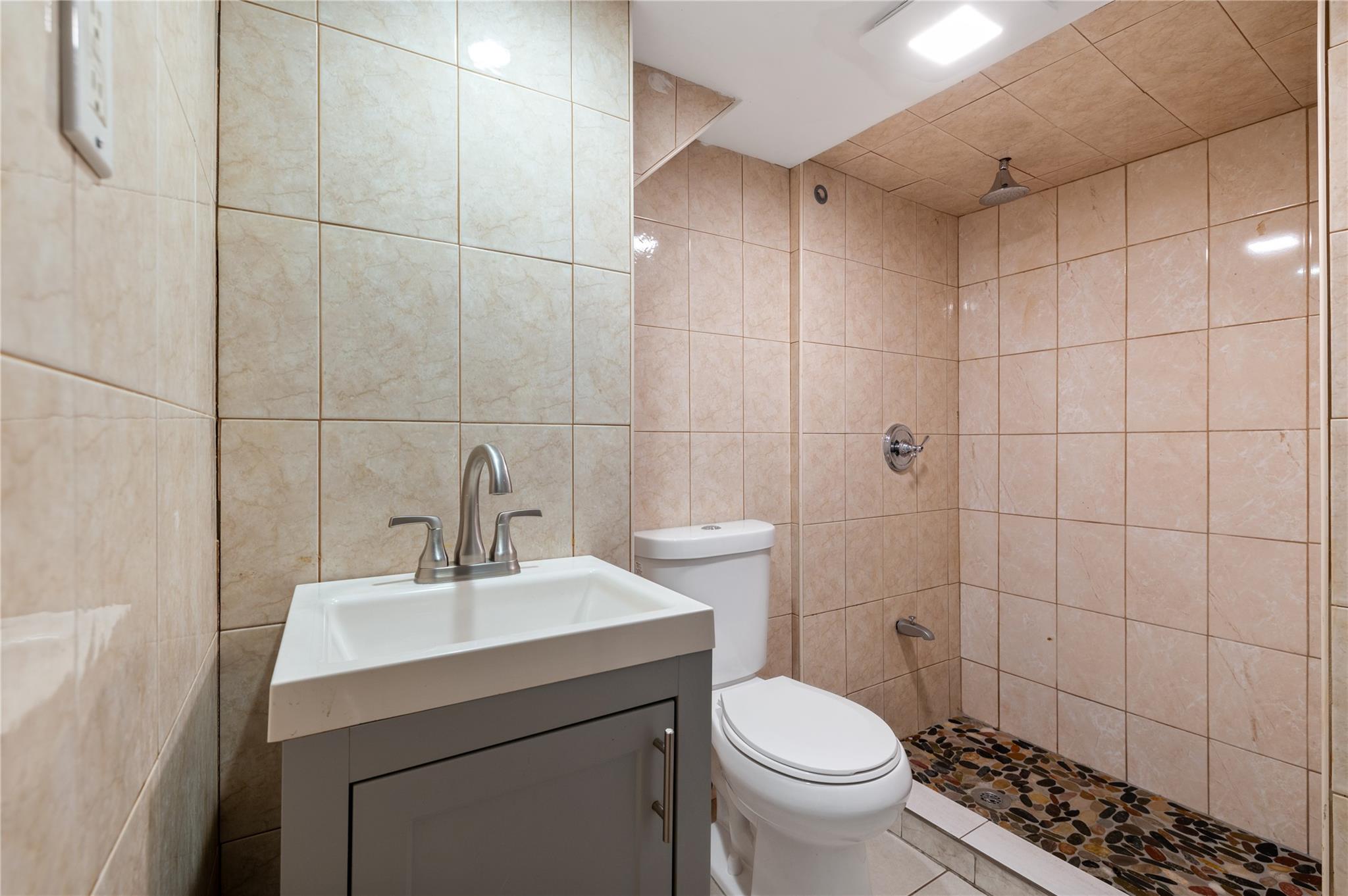 20 James L L Burrell Avenue, Hempstead, New York image 18