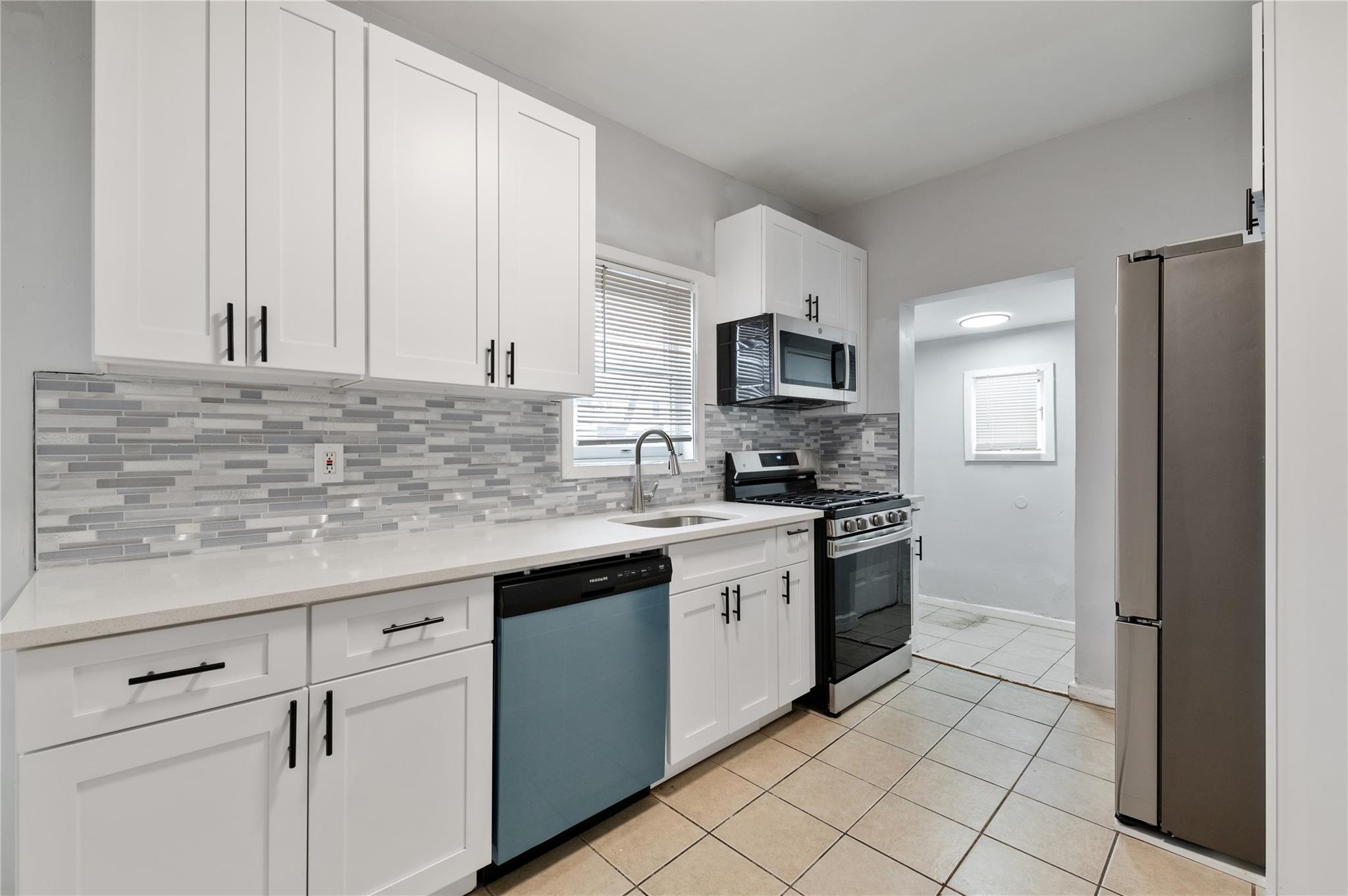 20 James L L Burrell Avenue, Hempstead, New York image 12