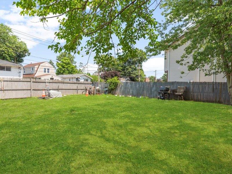 20 James L L Burrell Avenue, Hempstead, New York image 27