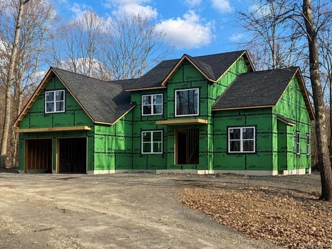 Homes For Sale - 43 Maple Hill Drive<br/> Millbrook, NY 12545