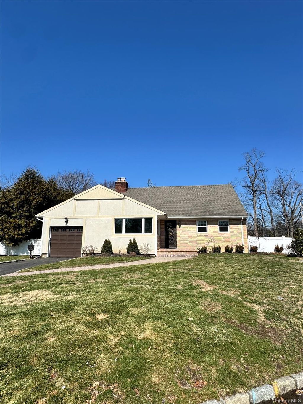 Photo of 47 Margaret Court, Great Neck, NY 11024 (MLS # 969533)