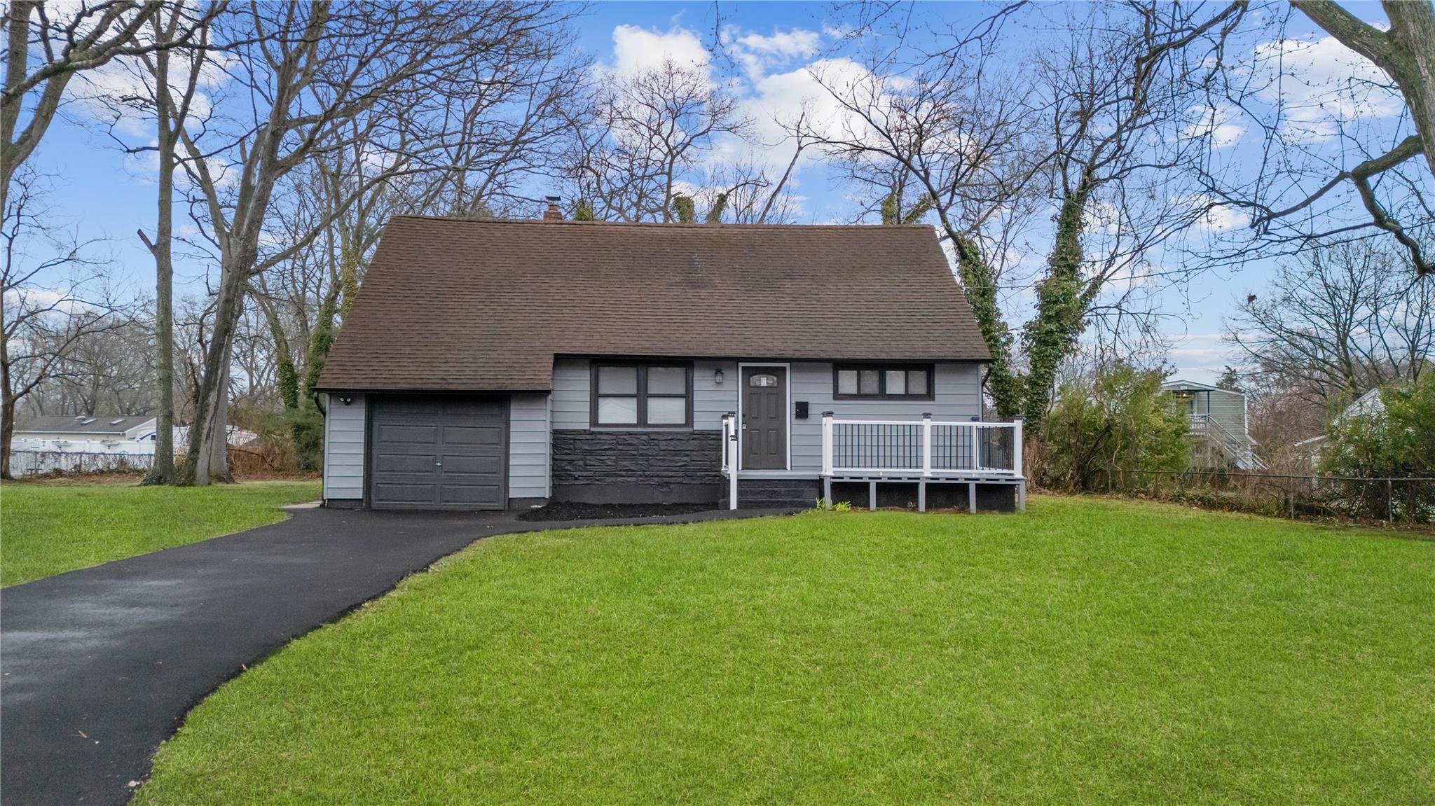 5 Duke Street, Bay Shore, New York image 1