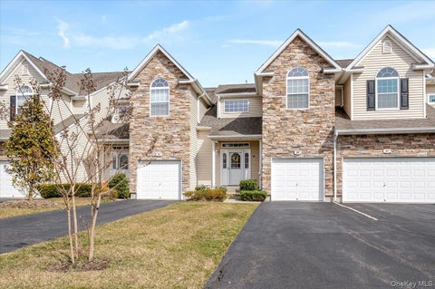 Condo For Rent - 90 Manitou Trail<br/> Kings Park, NY 11754