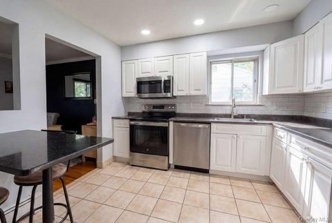 Apartment For Rent - 26 Inwood Road<br/> Port Washington, NY 11050