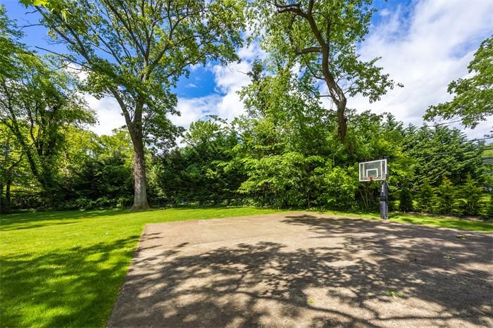 3 The Circle, Great Neck, New York image 25