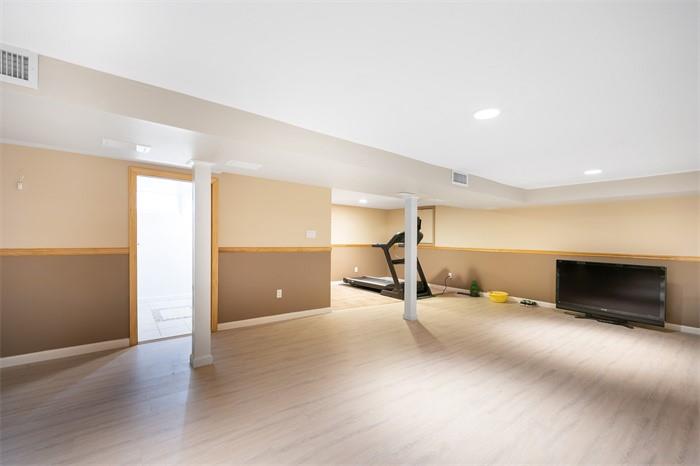 3 The Circle, Great Neck, New York image 24