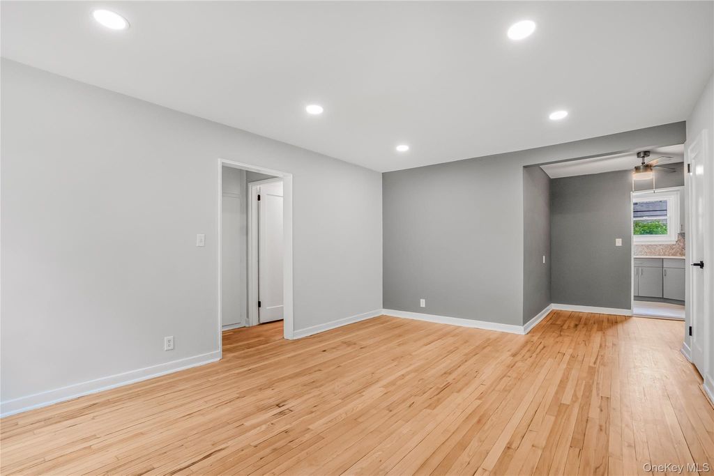 Photo of 16 Glen Keith Road #L, Glen Cove, NY 11542 (MLS # 1006933)