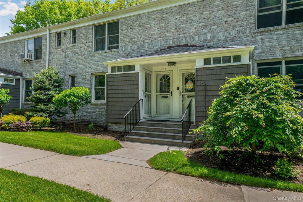 Photo of 16 Glen Keith Road #L, Glen Cove, NY 11542 (MLS # 1006933)