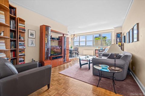 Photo of 555 Kappock Street #2T, Bronx, NY 10463 (MLS # 1010394)