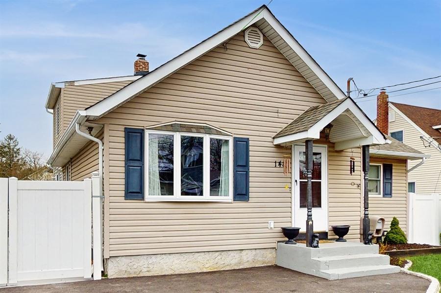 148 Smith Avenue, Islip, New York image 2