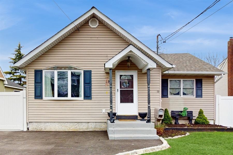 148 Smith Avenue, Islip, New York image 1