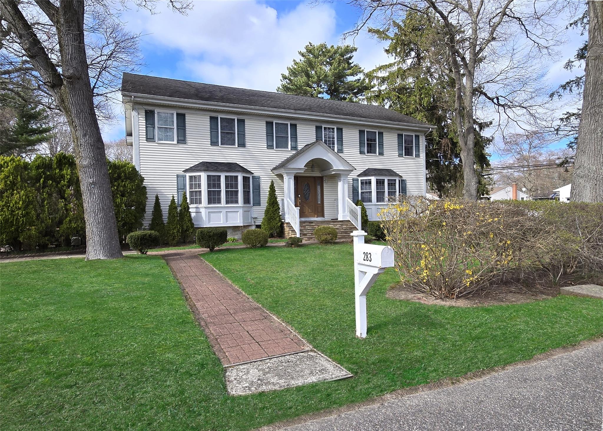 283 Elizabeth Avenue, Holbrook, New York image 1