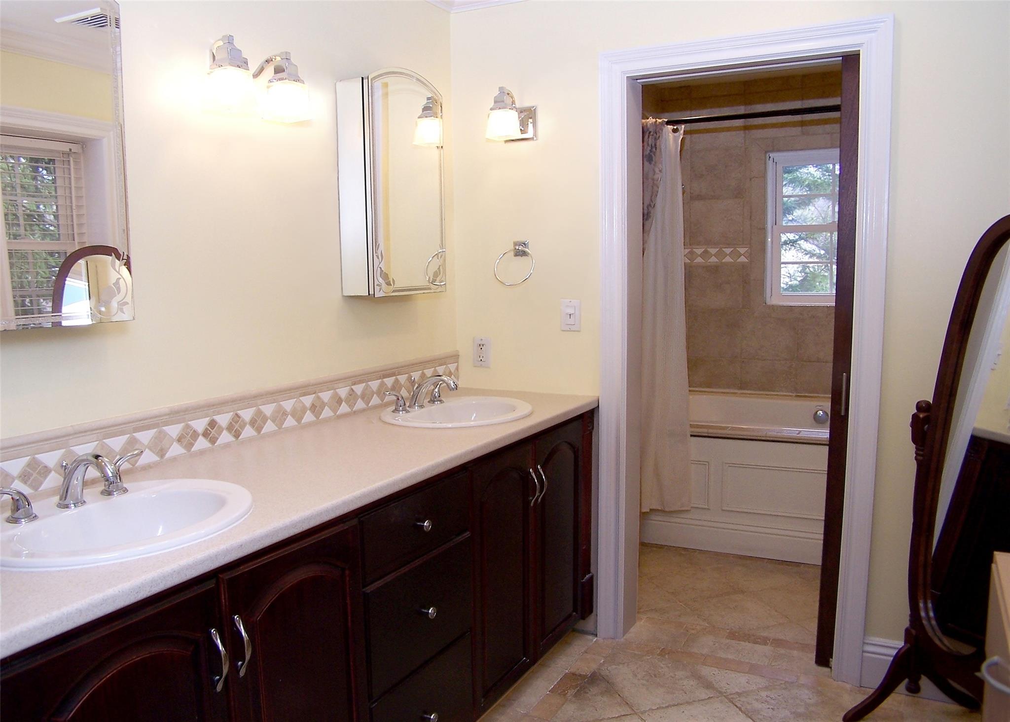 283 Elizabeth Avenue, Holbrook, New York image 18