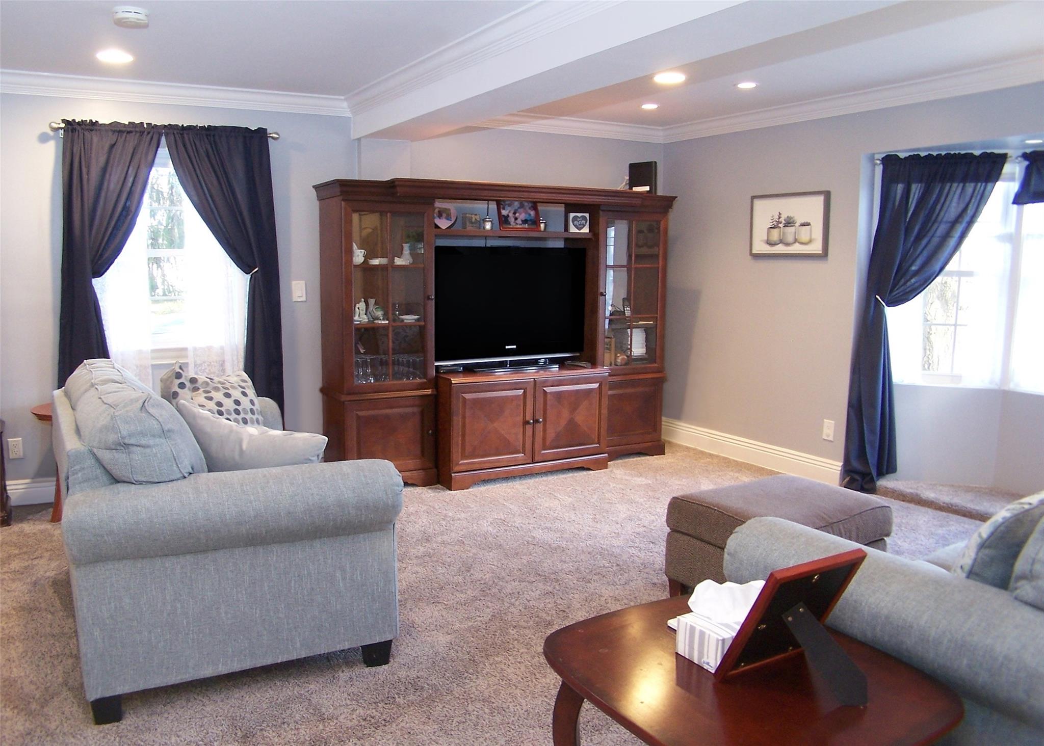 283 Elizabeth Avenue, Holbrook, New York image 9