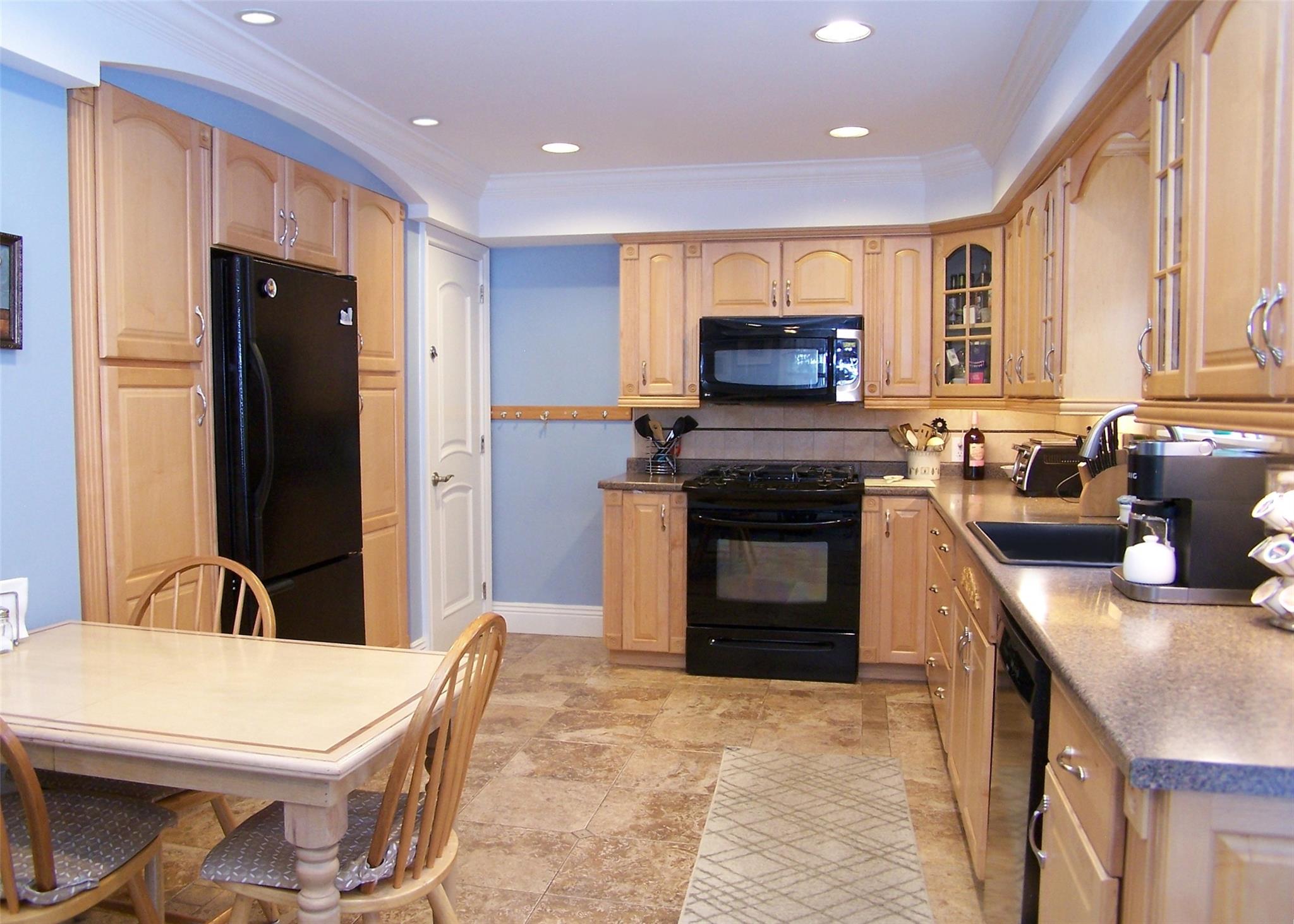 283 Elizabeth Avenue, Holbrook, New York image 12
