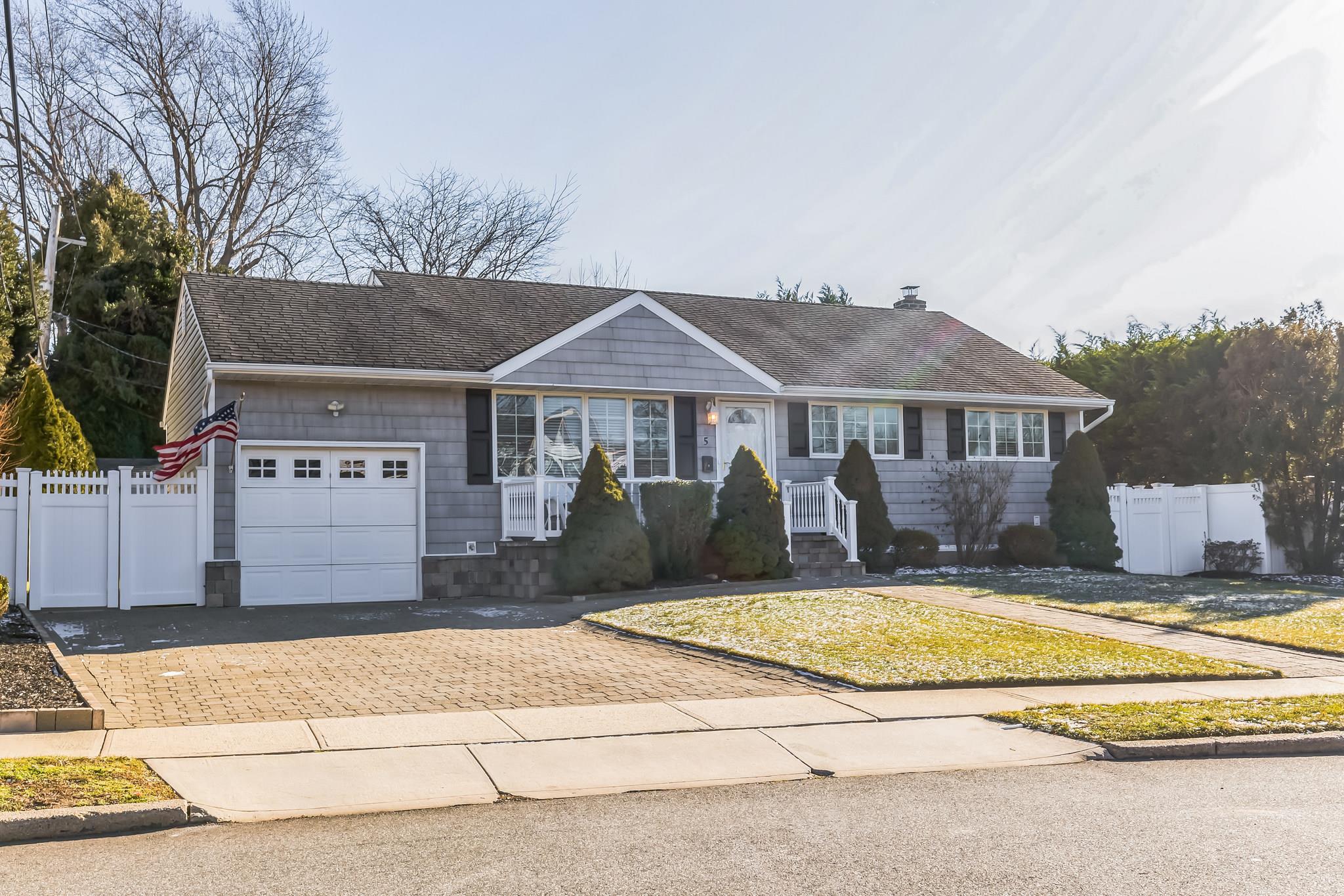 5 Haven Lane, Old Bethpage, New York image 1