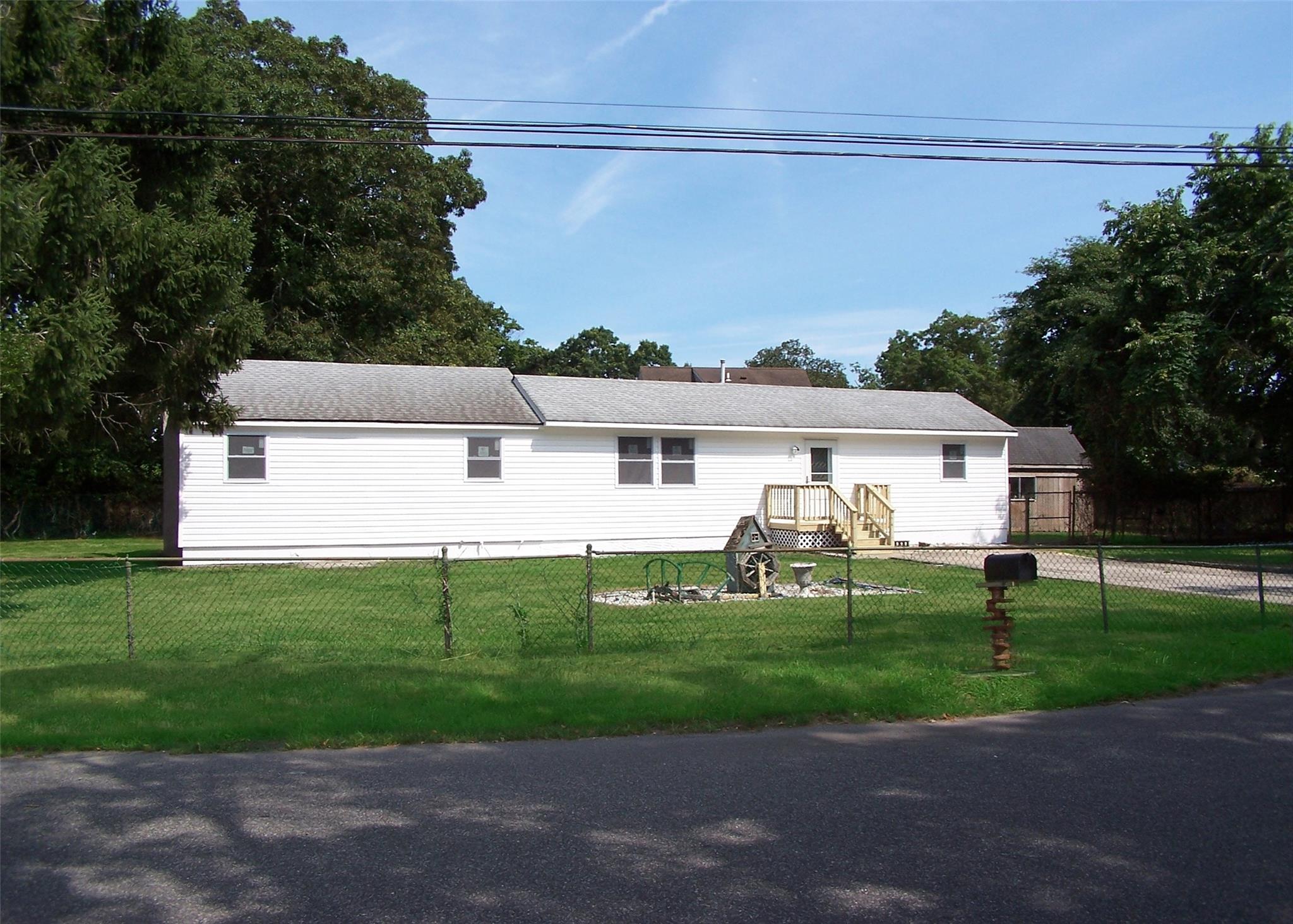 103 Huntington Drive, Mastic Beach, New York image 16