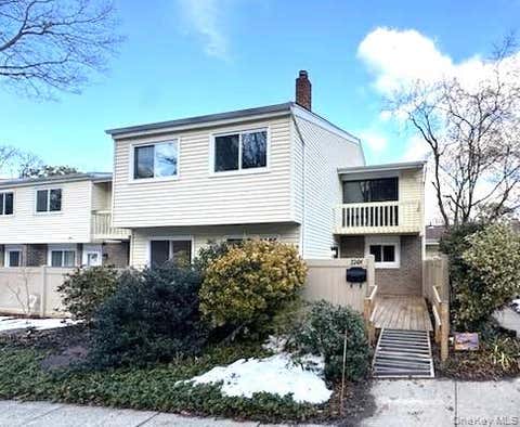Condo For Sale - 224 H Springmeadow Drive #H<br/> Holbrook, NY 11741