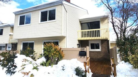 Photo of 224 H Springmeadow Drive #H, Holbrook, NY 11741 (MLS # 965323)