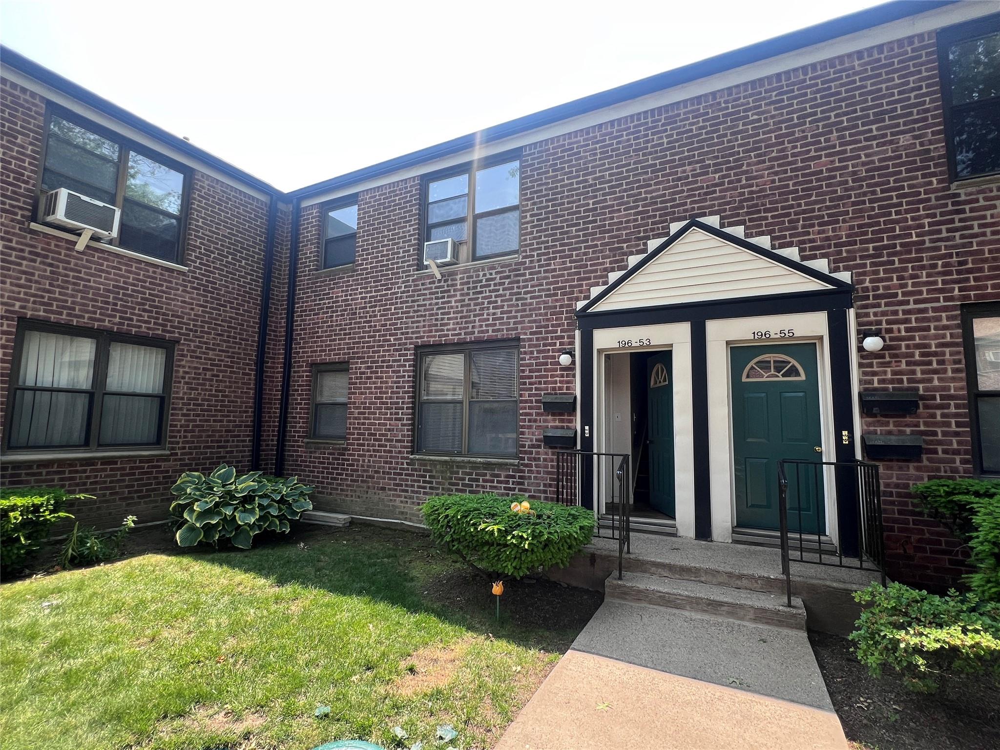 73rd Avenue 1st Floor, Fresh Meadows, Queens, NY - 1 Bedrooms  
1 Bathrooms  
4 Rooms - 