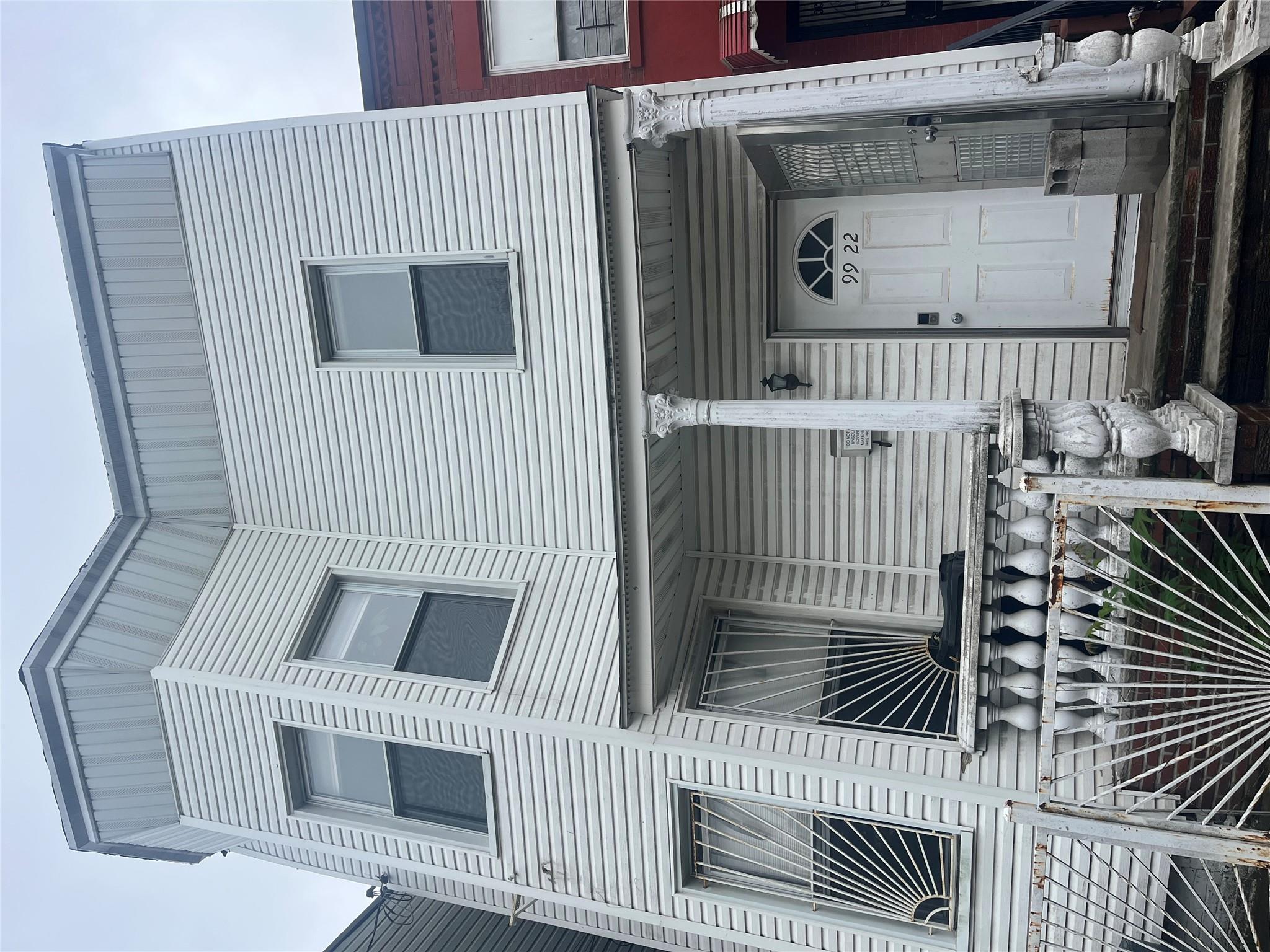 Rental Property at 34th Ave Ave, Corona, Queens, NY - Bedrooms: 3 
Bathrooms: 1 
Rooms: 6  - $2,700 MO.