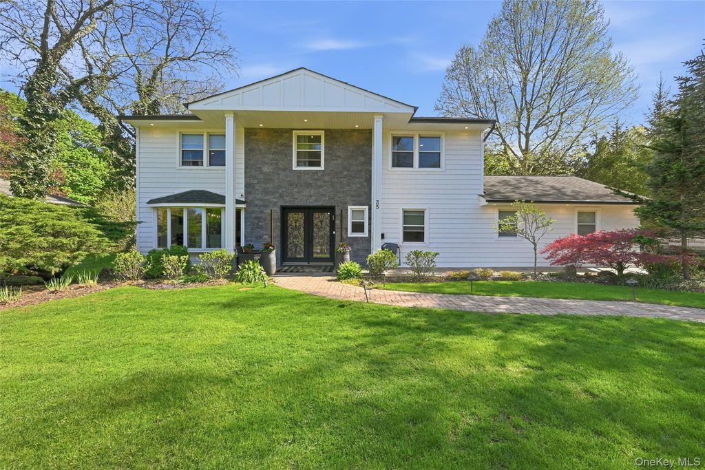 Photo of 35 Elm Drive, East Hills, NY 11576 (MLS # 985800)