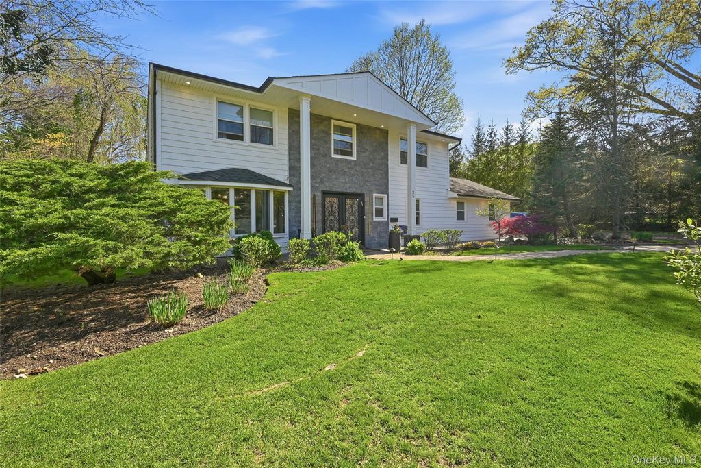 Photo of 35 Elm Drive, East Hills, NY 11576 (MLS # 985800)
