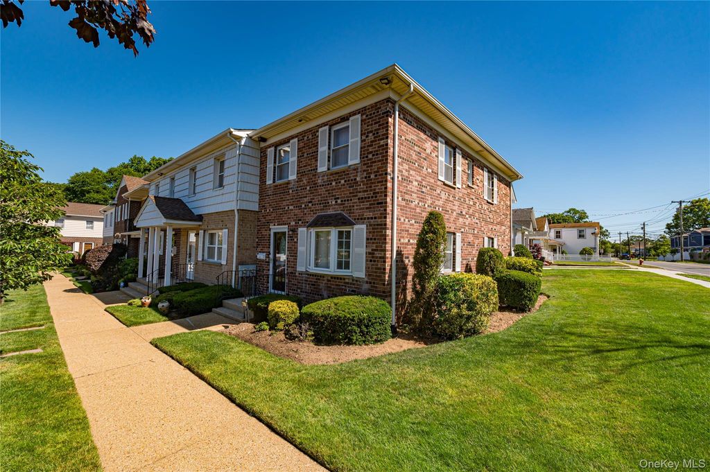 Photo of 446 N Corona Avenue, Valley Stream, NY 11580 (MLS # 1013612)