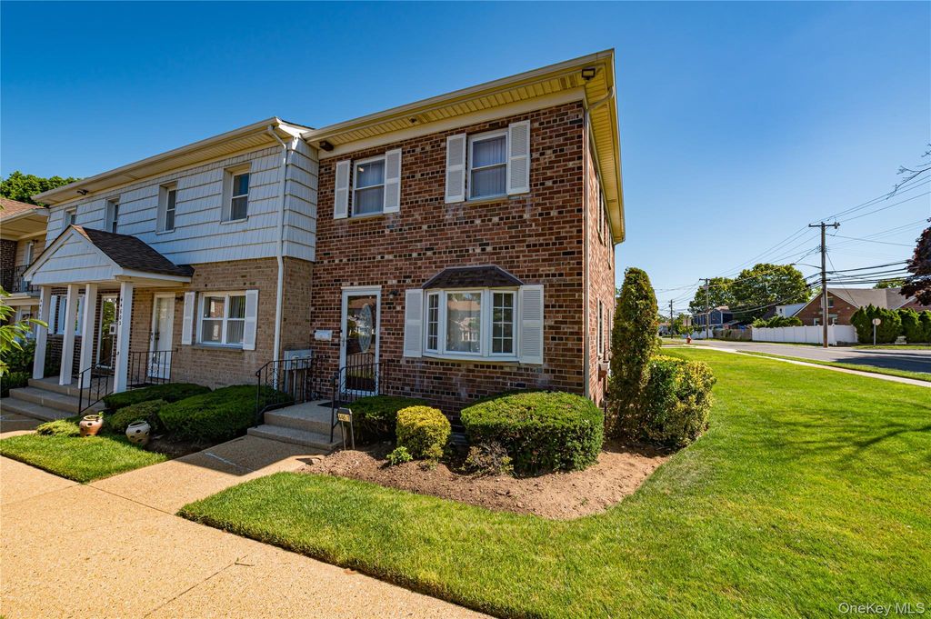 Photo of 446 N Corona Avenue, Valley Stream, NY 11580 (MLS # 1013612)