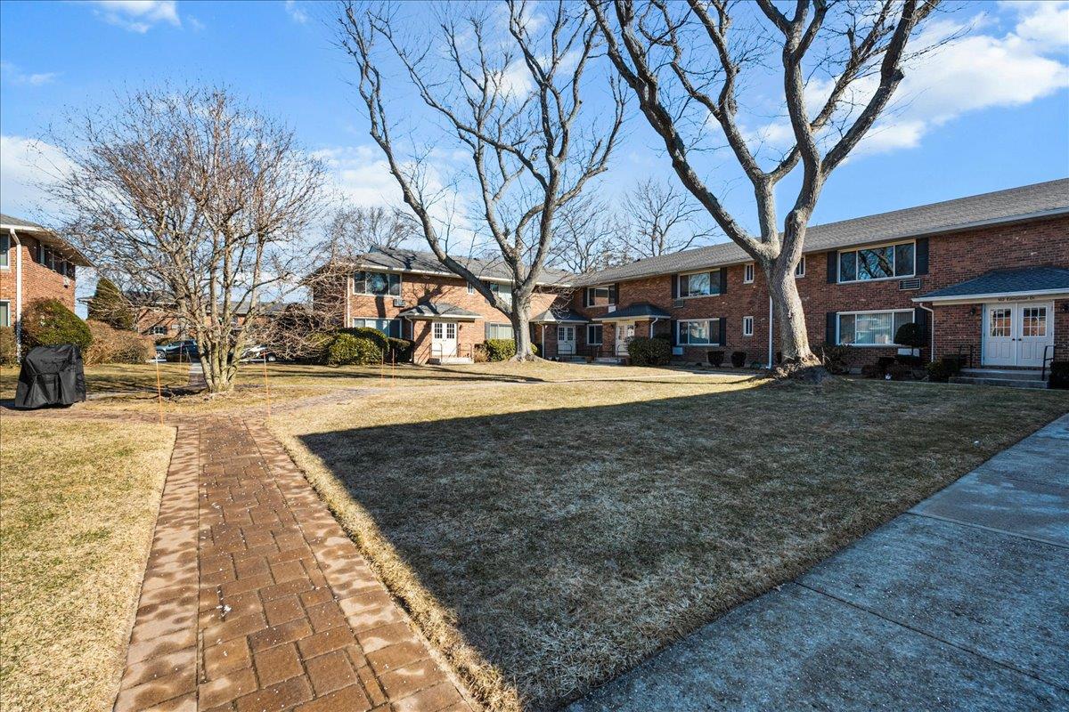 192 Edmunton Drive #D2, North Babylon, New York image 3