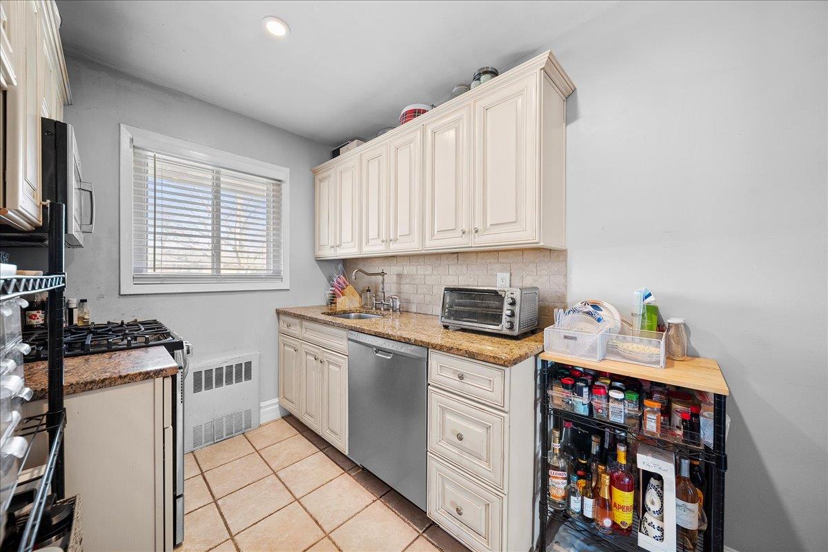 192 Edmunton Drive #D2, North Babylon, New York image 10