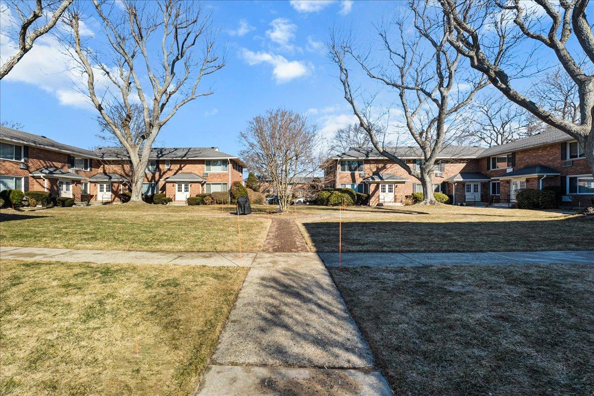 192 Edmunton Drive #D2, North Babylon, New York image 4