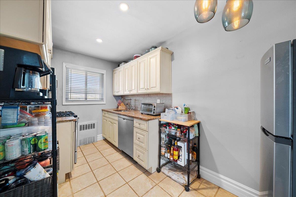 192 Edmunton Drive #D2, North Babylon, New York image 13