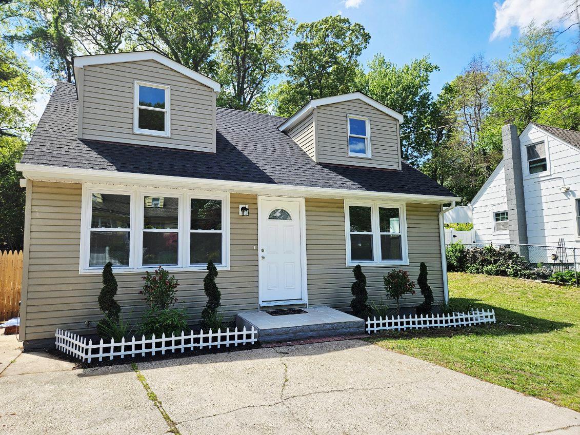 181 Vernon Valley Road, East Northport, New York image 1