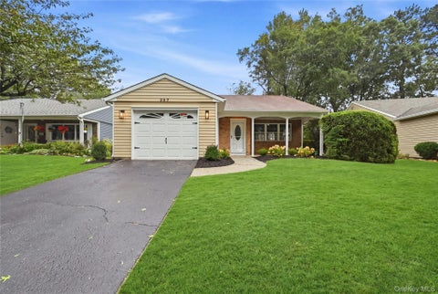 Condo For Sale - 257 Edinburgh Drive<br/> Suffolk County, Ridge, NY 11961