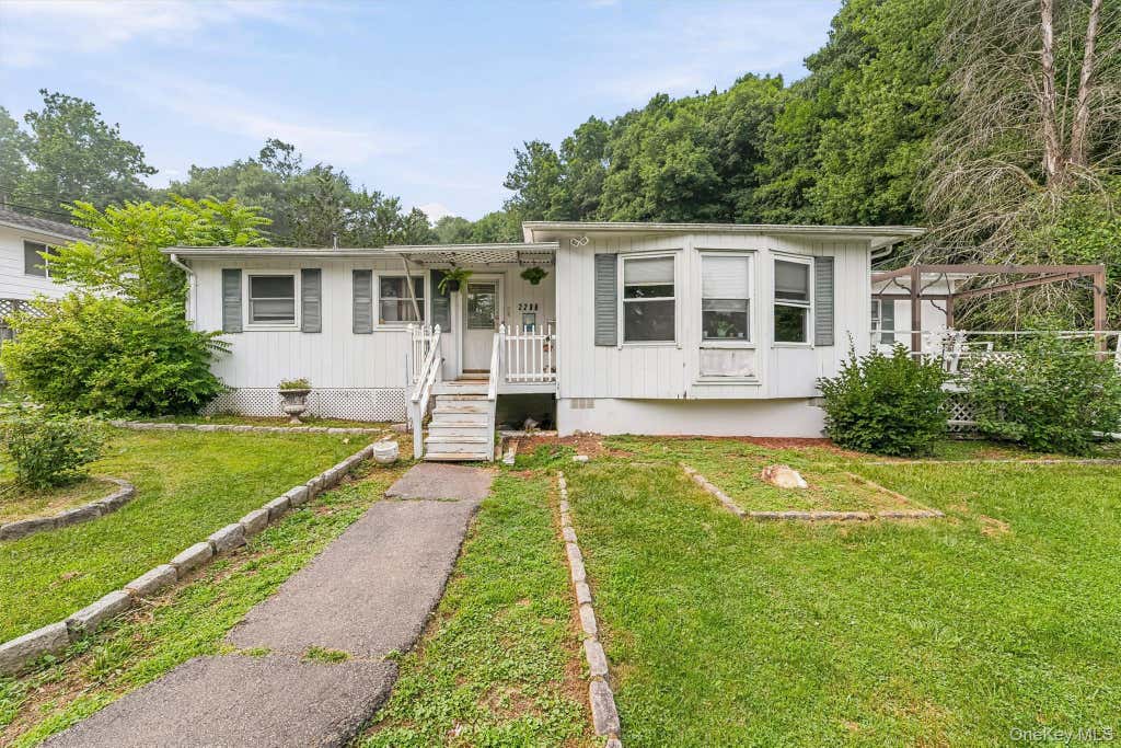 Photo of 2296 Crompond Road, Cortlandt Manor, NY 10567 (MLS # 1011354)