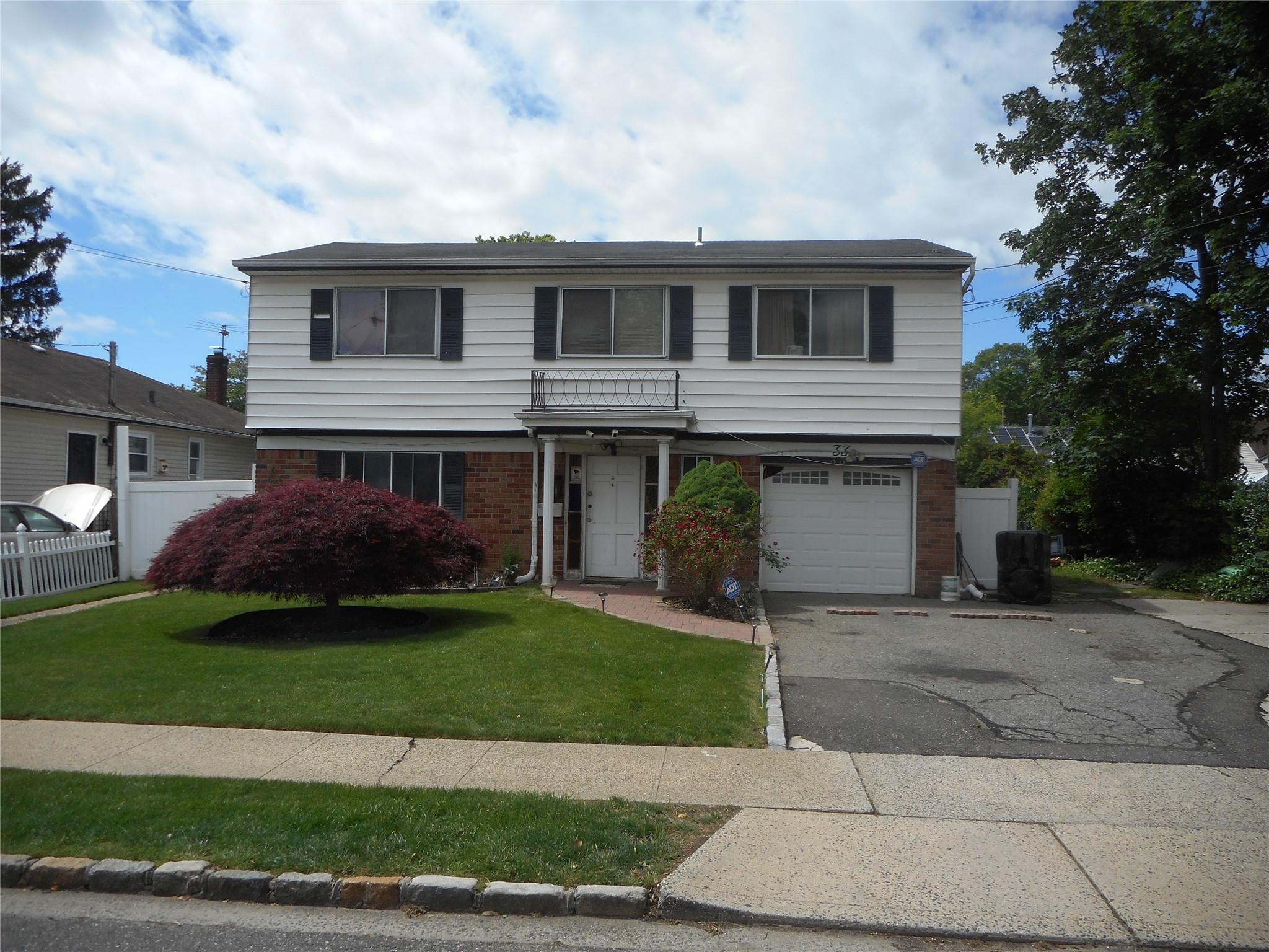 33 2nd Avenue, Westbury, New York image 1