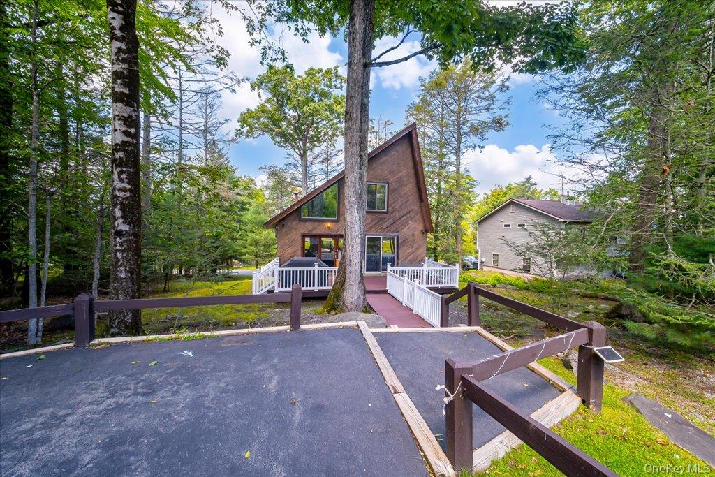 142 N Emerald Drive