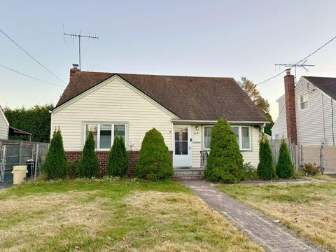 Photo of 69 Virginia Avenue, Plainview, NY 11803 (MLS # 932054)