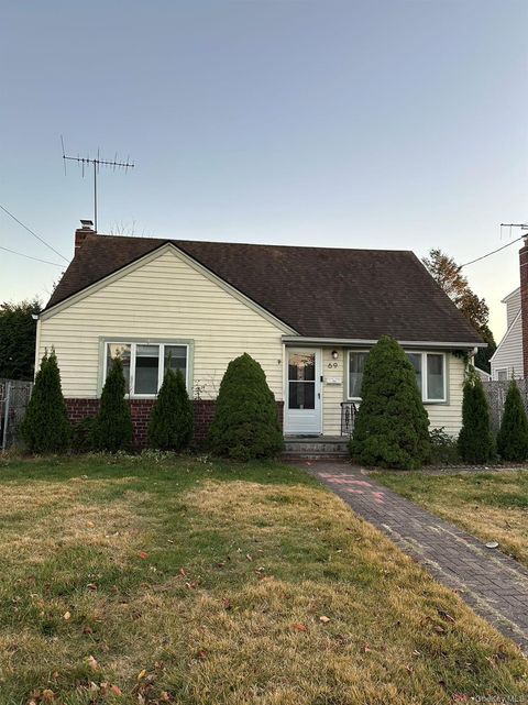 Photo of 69 Virginia Avenue, Plainview, NY 11803 (MLS # 932054)