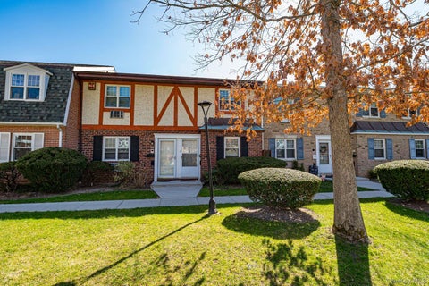 Homes For Sale - 21 Glen Hollow Drive #G30<br/> Holtsville, NY 11742