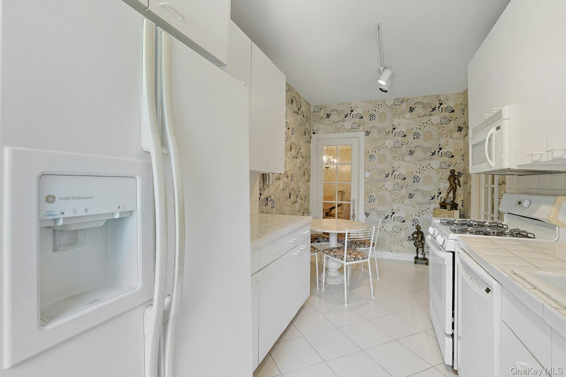 Scarsdale, New York 10583, United States, 1 Bedroom Bedrooms, ,1 BathroomBathrooms,Residential,Active,190614