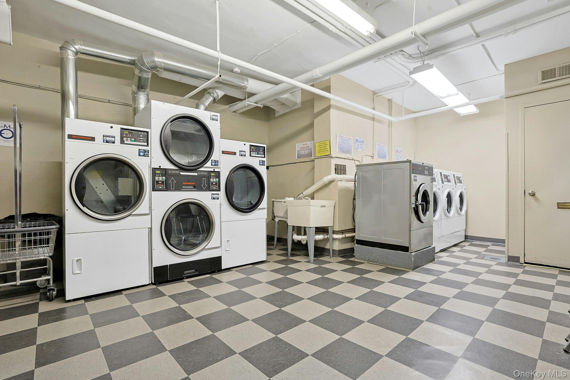 Scarsdale, New York 10583, United States, 1 Bedroom Bedrooms, ,1 BathroomBathrooms,Residential,Active,190614